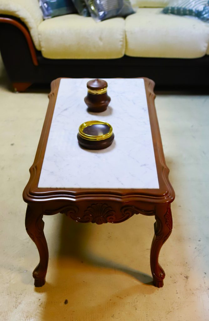 mesa centro madera clasica marmol blanco