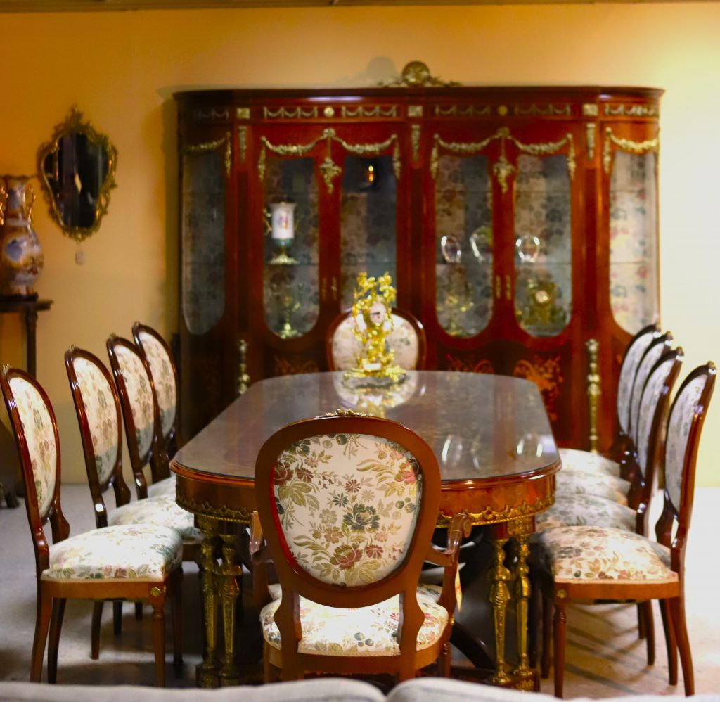 vitrina mesa 10 sillas tapizadas estilo luis xvi rococo
